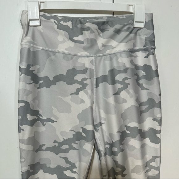 Avia Women Small (4-6) Gray White Camo Print Soft Stretch Athletic Leggings - Picture 2 of 10